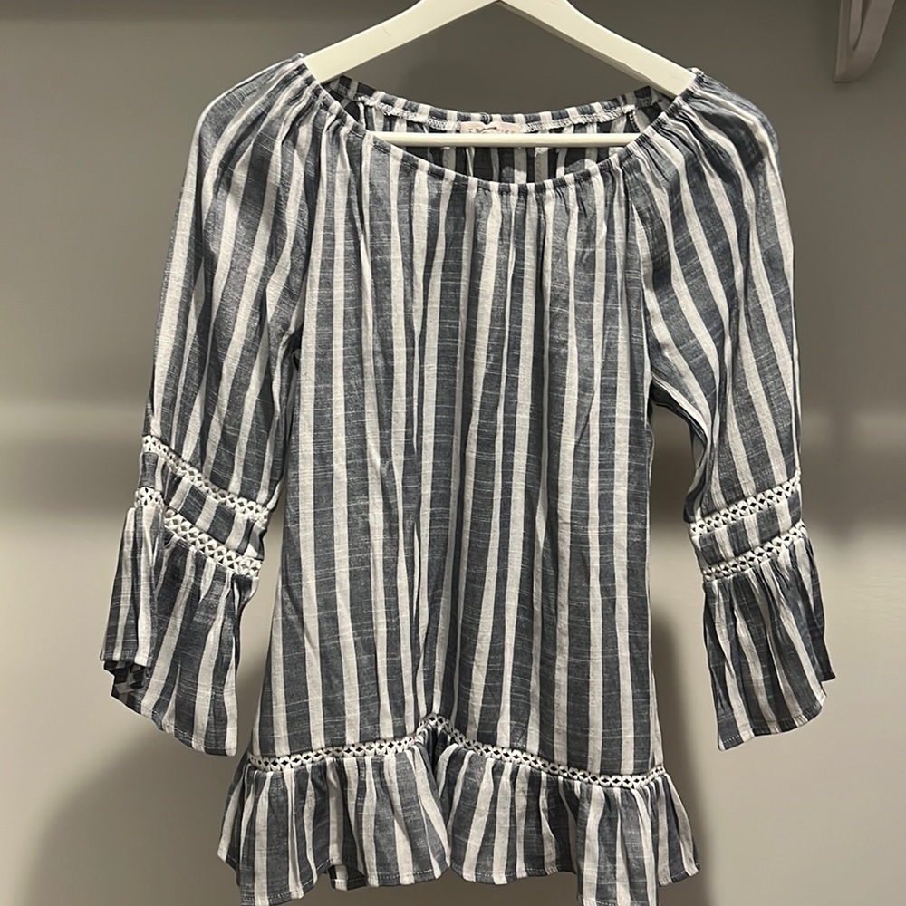 Beautiful white and Gary colour top COTTON very good condition